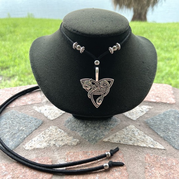 Celtic knot cat fox charm on black adjustable cord - Picture 9 of 10